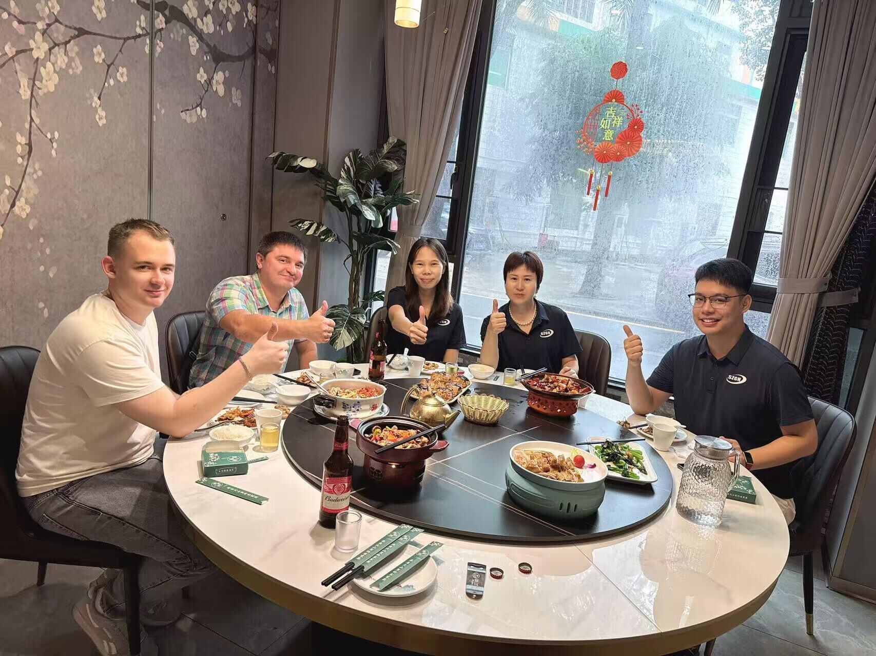 Russian Customers Visited SZGH Company for an In-Depth Experience with Our Six-Axis Spraying Robot